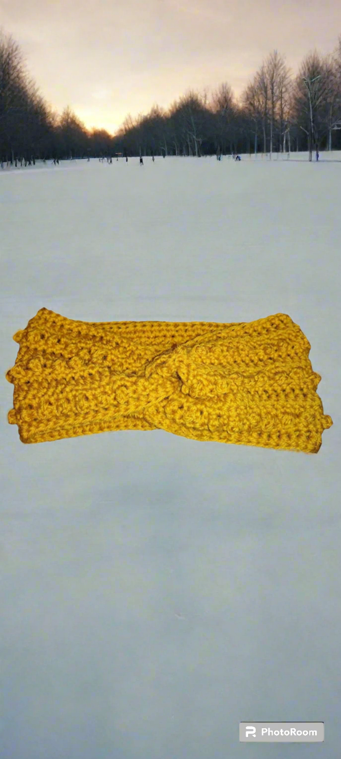 Twist of Sun™ – Golden Crochet Ear Hugger